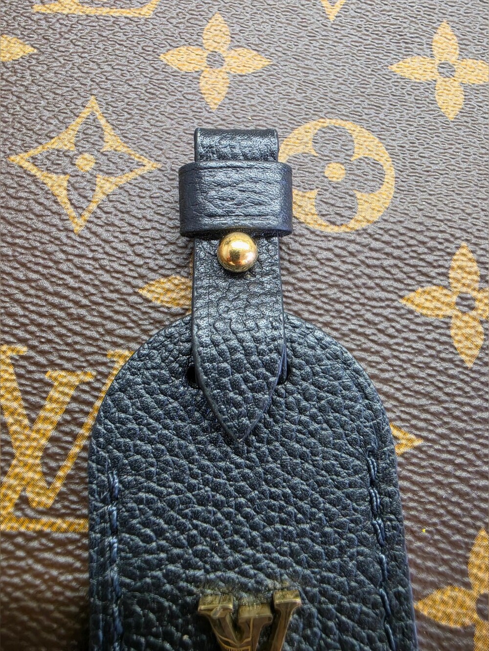 Louis Vuitton Black Leather Name Tag with Gold LV Accent - Picture 4 of 7